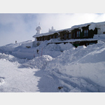 Brockenwanderung 5  -  Das Bahnhofsgebude versinkt im Schnee